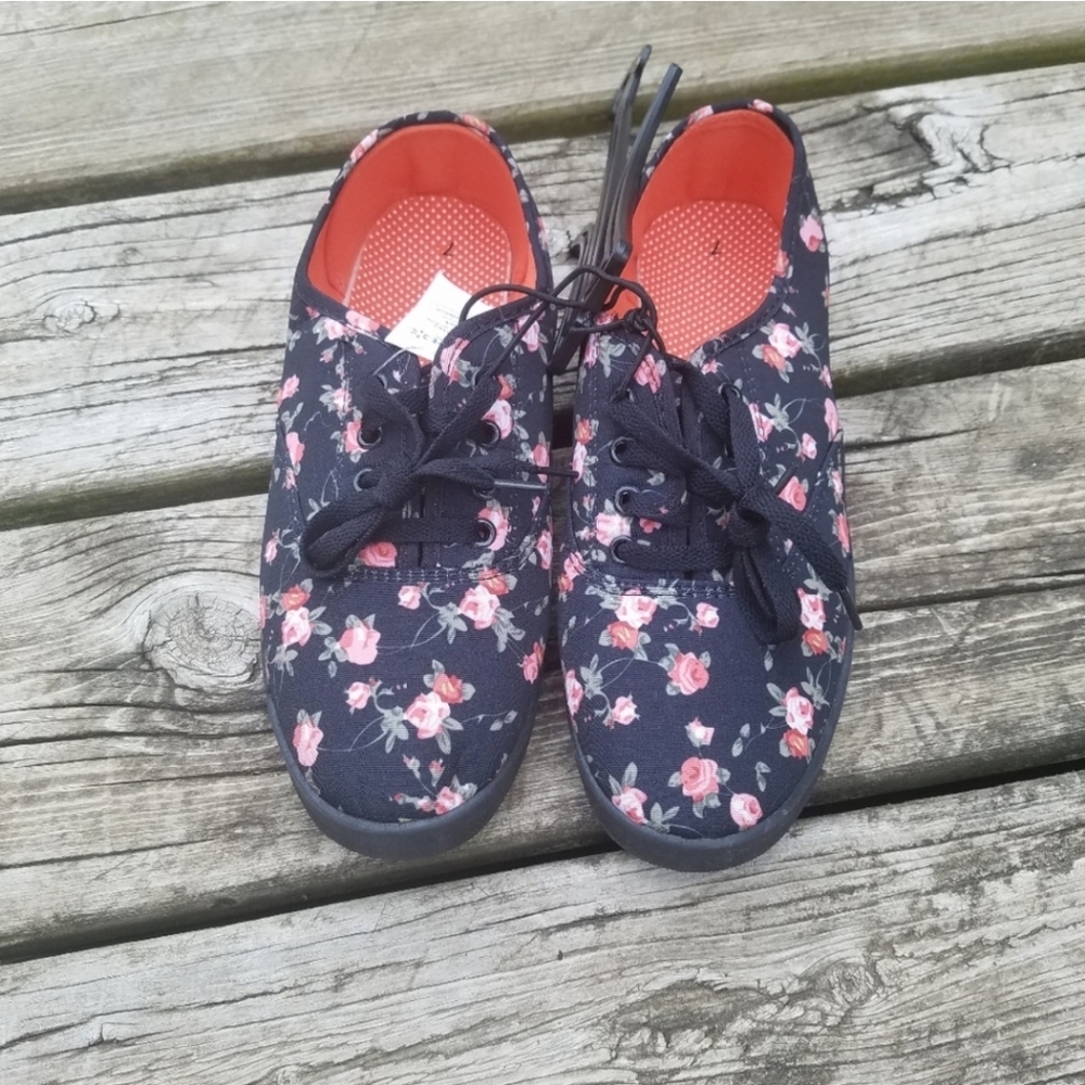 NWT women's Faded Glory black & pink floral fashion lace up sneakers size 7